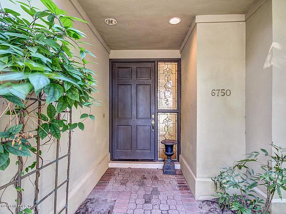 3rd image of 6750 Linford Ln
