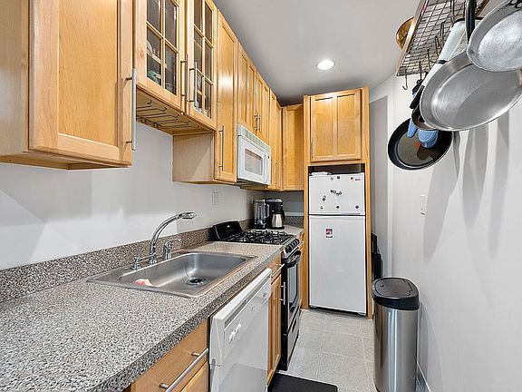 4th image of 255 W 108th St APT 2E