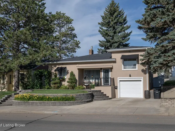 621 3rd Ave W, Dickinson, ND 58601