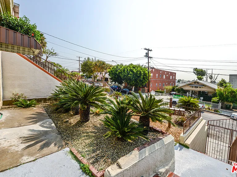 527 N Cummings St — Photo 13