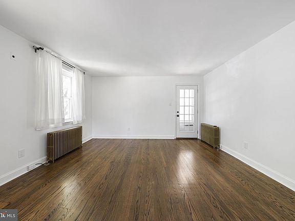 3rd image of 282 Davis Ave