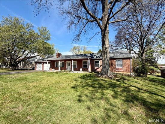 2417 Fair Acres Rd, Saint Louis, MO 63136