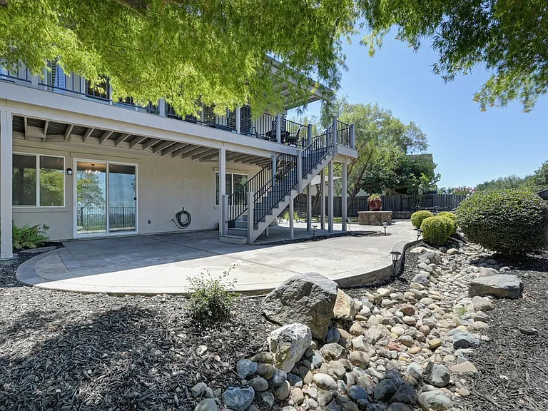7029 Pembroke Way — Photo 75