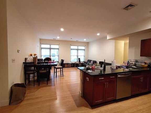 5th image of 9 Gardner St APT 3