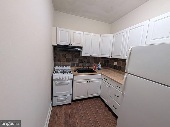 3rd image of 2914 Poplar St APT 1R