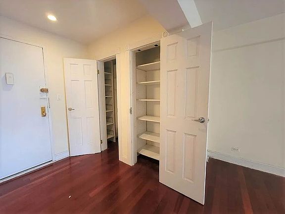 4th image of 135 E 17th St APT 3e