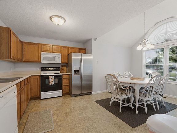 5th image of 16036 Timberwillow Dr
