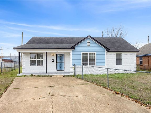3rd image of 640 Hastings Cir E