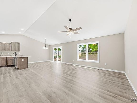 4th image of 400 Chantilly Ct