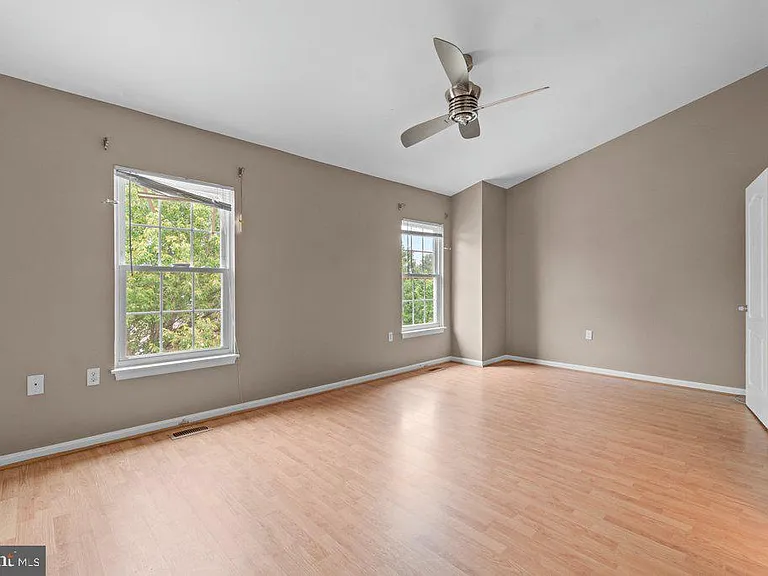 8 Wessex Ct — Photo 22