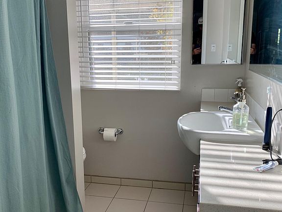 2nd image of 936 Lake St APT 1
