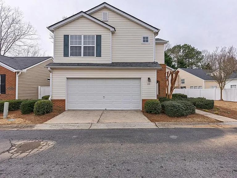 211 Harmony Ct — Photo 1