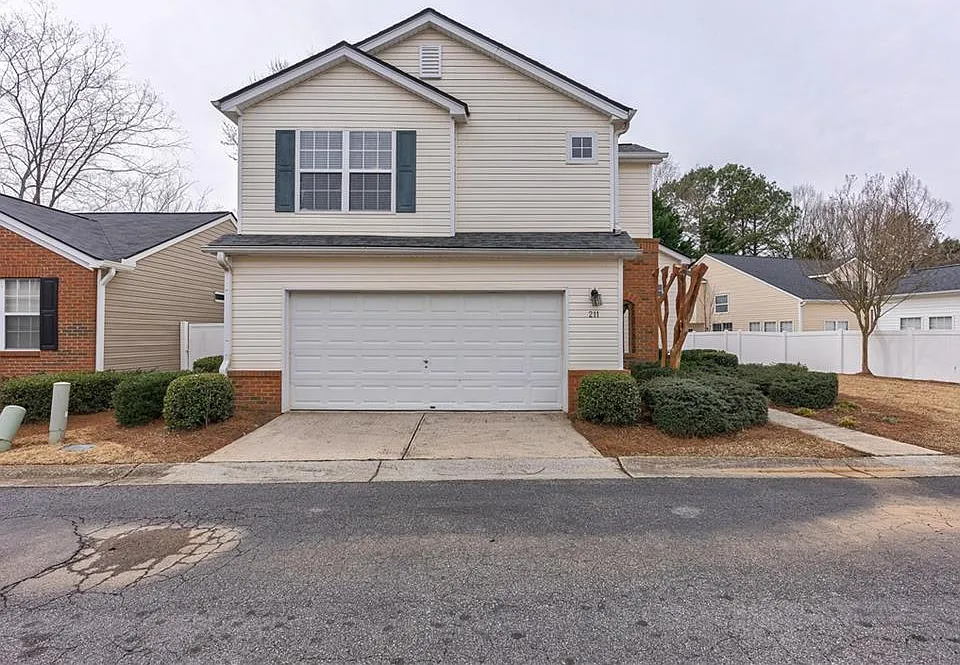 211 Harmony Ct