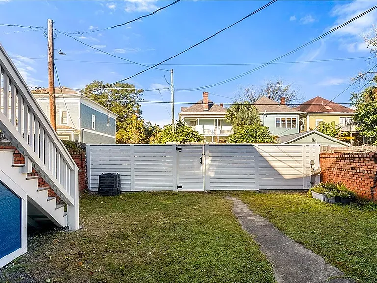 534 E Waldburg St #B — Photo 17