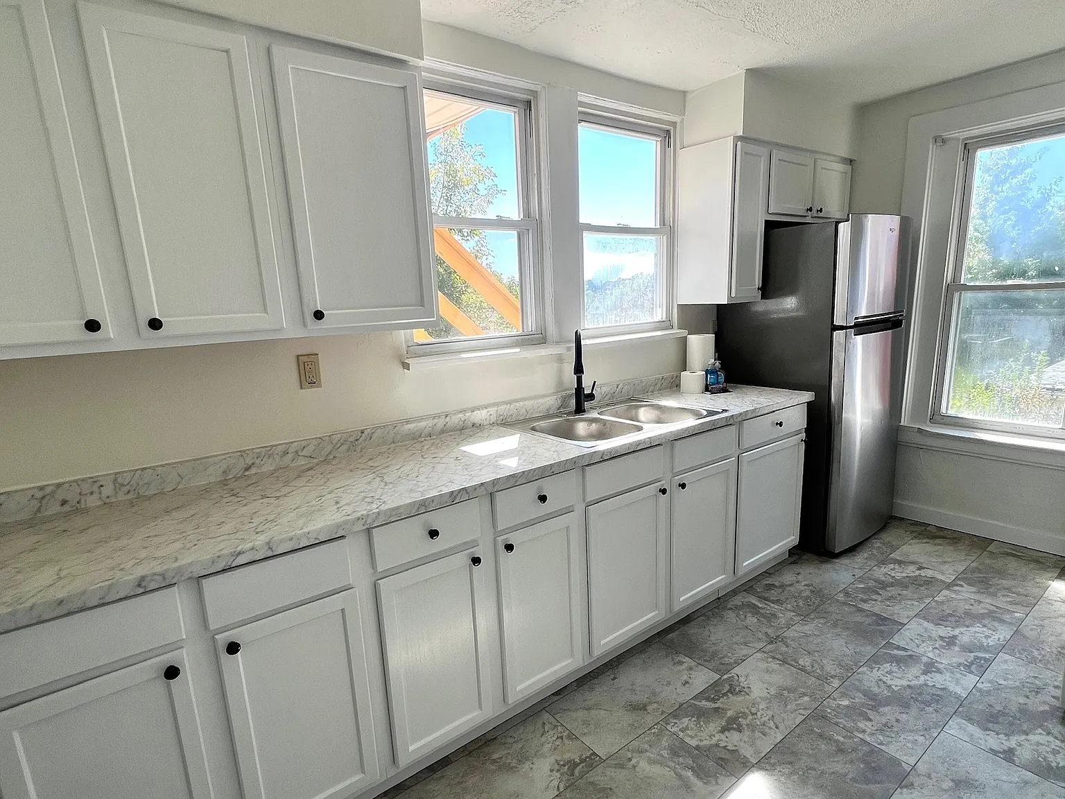 726 Fairview Ave — Photo 2