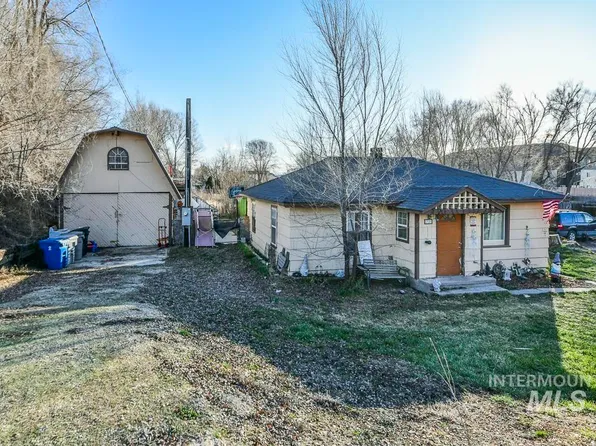 3325 E Greenhurst Rd, Nampa, ID 83686