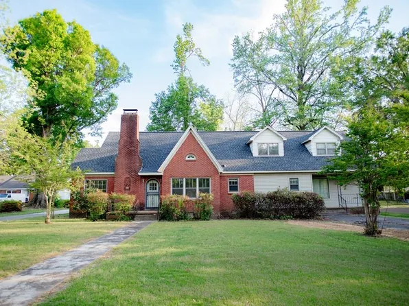 202 Creek Dr, Batesville, MS 38606