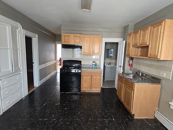 3rd image of 21 Piercy St #1