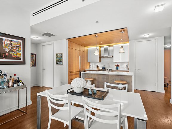 3rd image of 211 E 13th St #3K