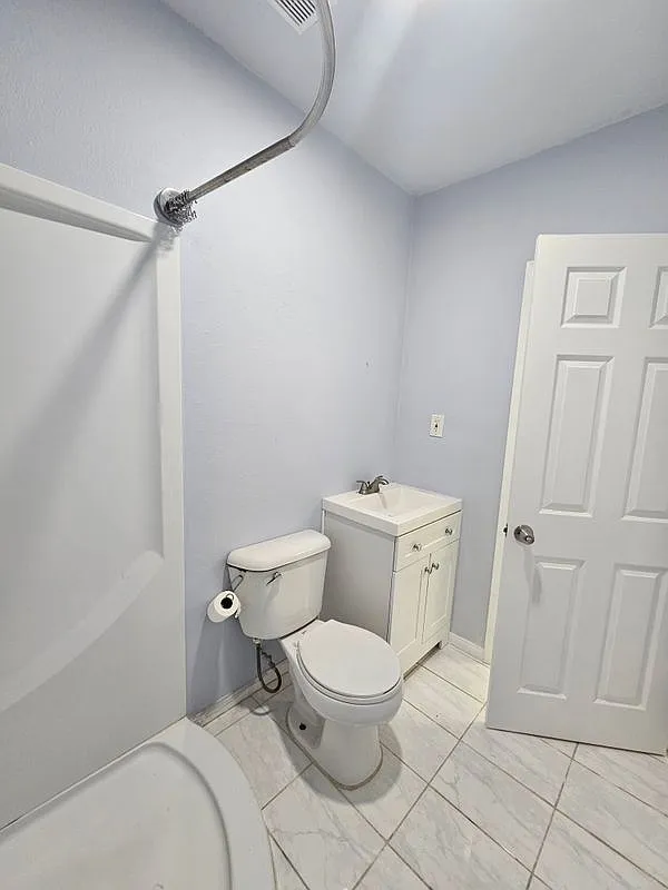 1 bed, 1.0 bath, 576 sqft, $1,250 — Photo 2