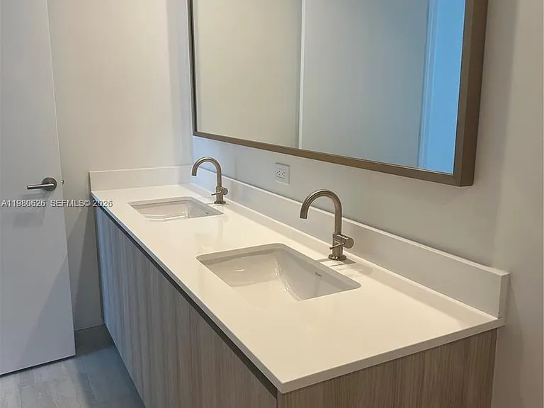 77 SE 5th St #2506 — Photo 8