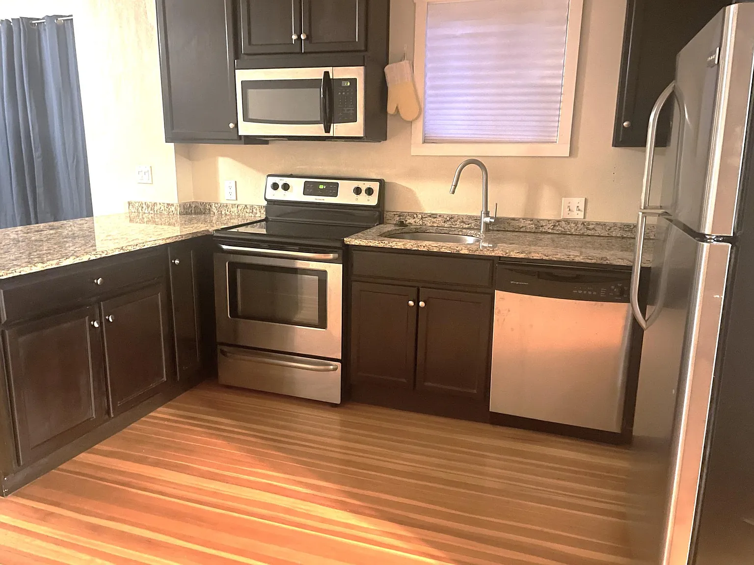 1 bed, 800 sqft, $1,800 — Photo 2