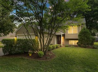 1035 Wimbledon Dr, Island Lake, IL 60042