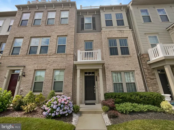 2071 Alder Ln, Dumfries, VA 22026