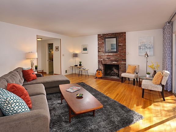 5th image of 2525 Lake View Ave