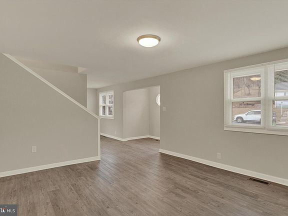 5th image of 605 Linden Ave