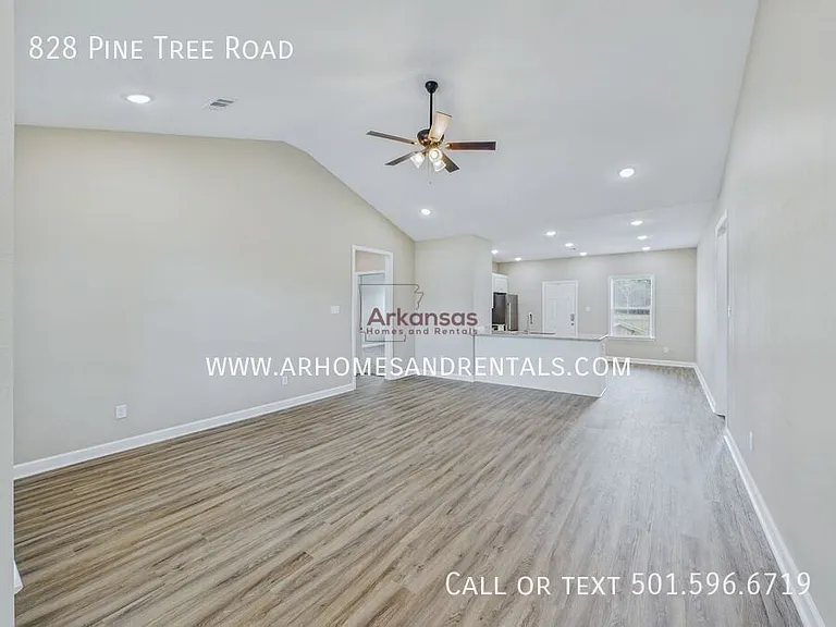 828 Pine Tree Rd — Photo 3