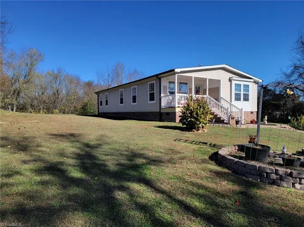 203 Linwood Dr, Mount Airy, NC 27030