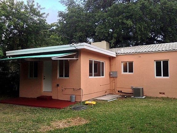 4th image of 414 Mendoza Ave