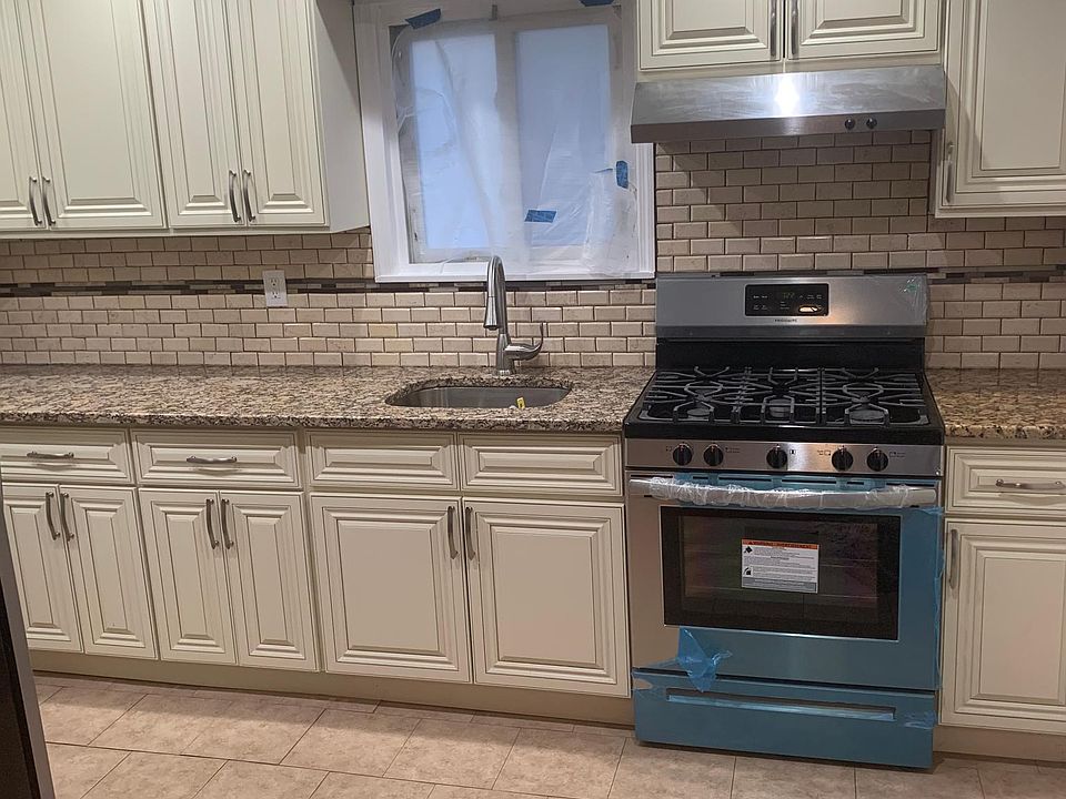 1st image of 11903 Lakeview Blvd #1