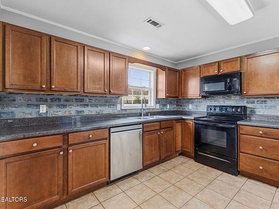 3rd image of 6717 Casa Bella Dr