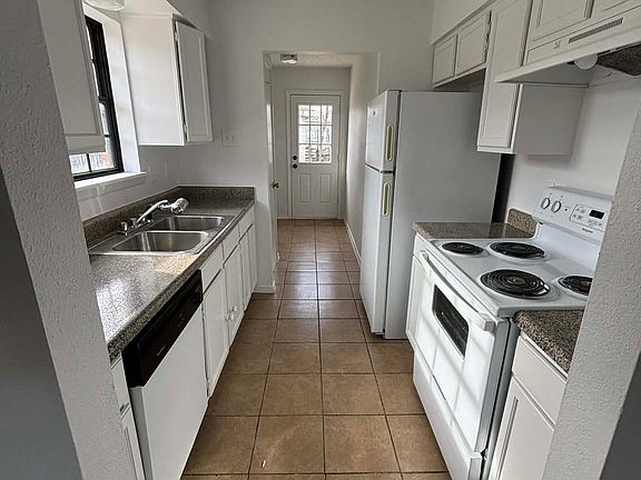 3rd image of 600 Renee Dr #602