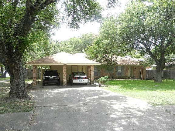2nd image of 1403 Marlborough Cir