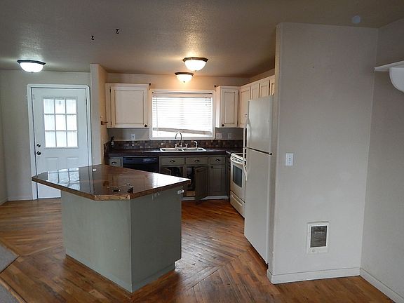 3rd image of 970 SE Algonquian Ct