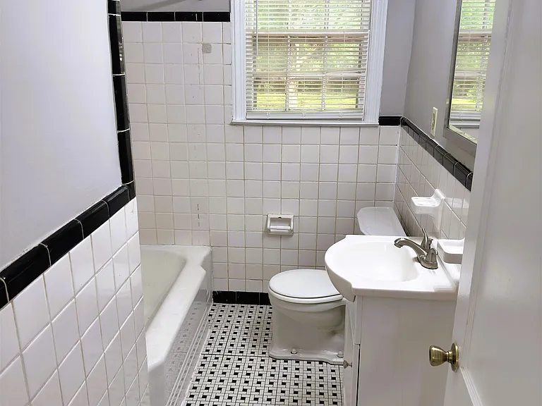 514 Western Dr — Photo 13