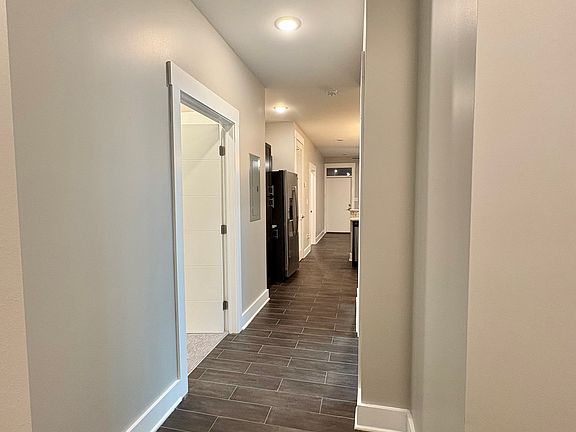2nd image of 124 Vernon Ave Unit 102