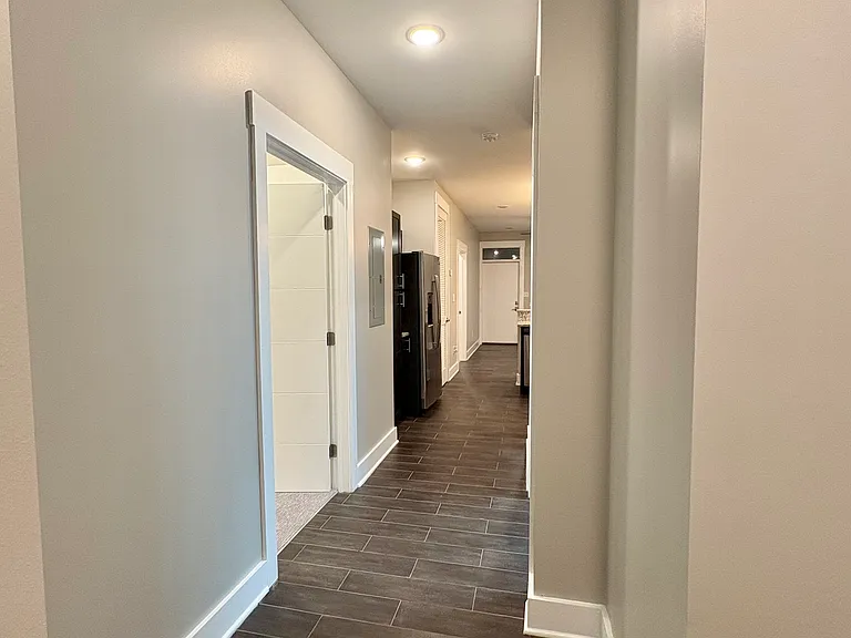 124 Vernon Ave #102 — Photo 2