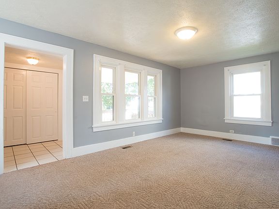 4th image of 1319 E Dubail Ave