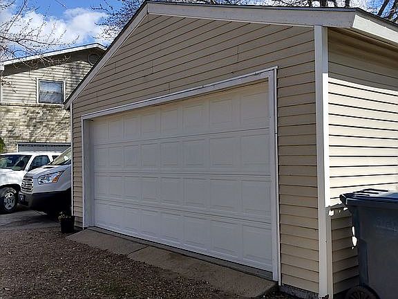 Detached 2 car garage