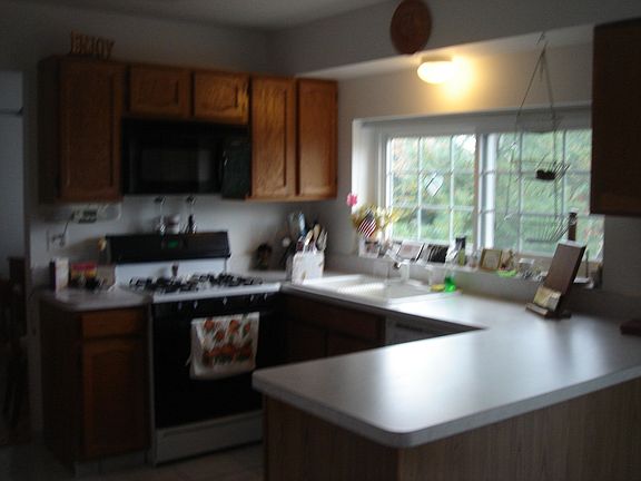 Spacious eat-in Kitchen