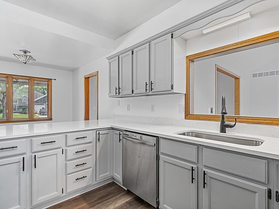 3rd image of 131 Heritage Dr
