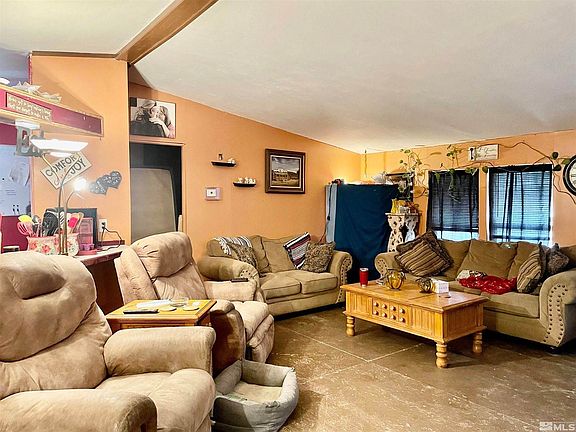 5th image of 555 Harry Dr
