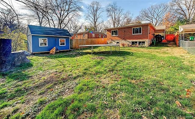 2nd image of 1122 Des Peres Ave