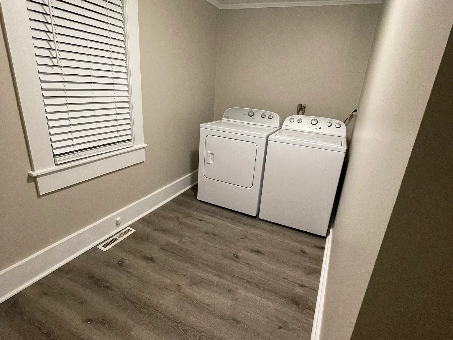 2 bed, 1000 sqft, $2,100 — Photo 3
