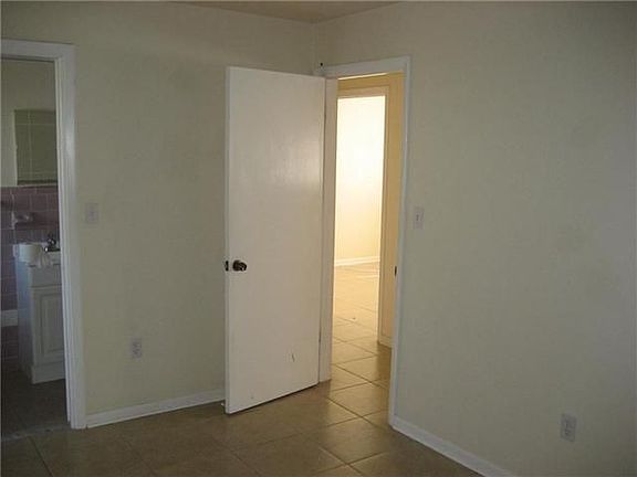 4th image of 510 Needle Blvd