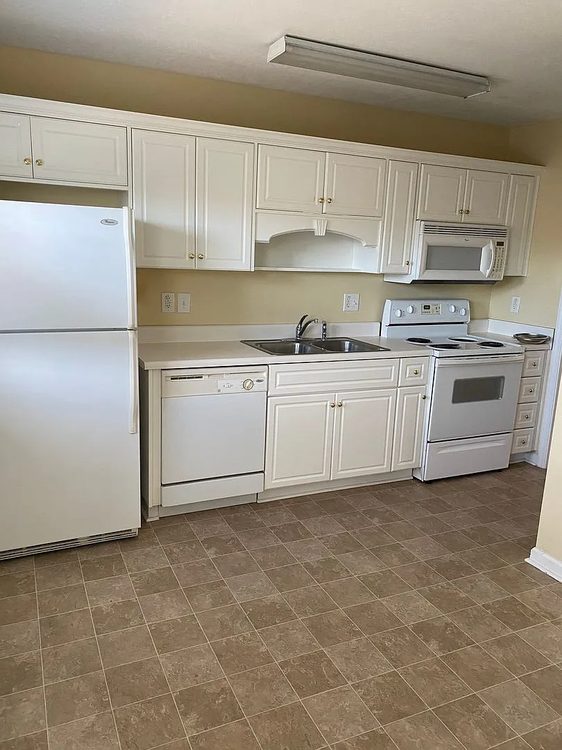 Price Change ! 2 Bedroom 2 Bathroom Townhome In The Heart Of Evans — Photo 2